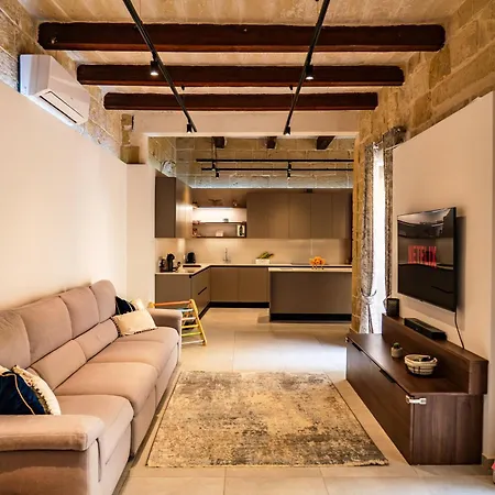 Stylish Malta Family Retreat With Kids & Gym Villa *