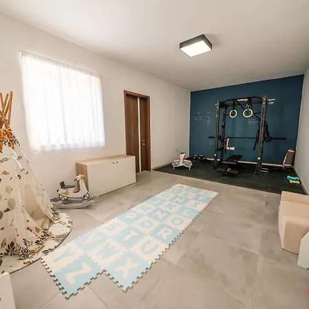 Stylish Malta Family Retreat With Kids & Gym Villa Żejtun